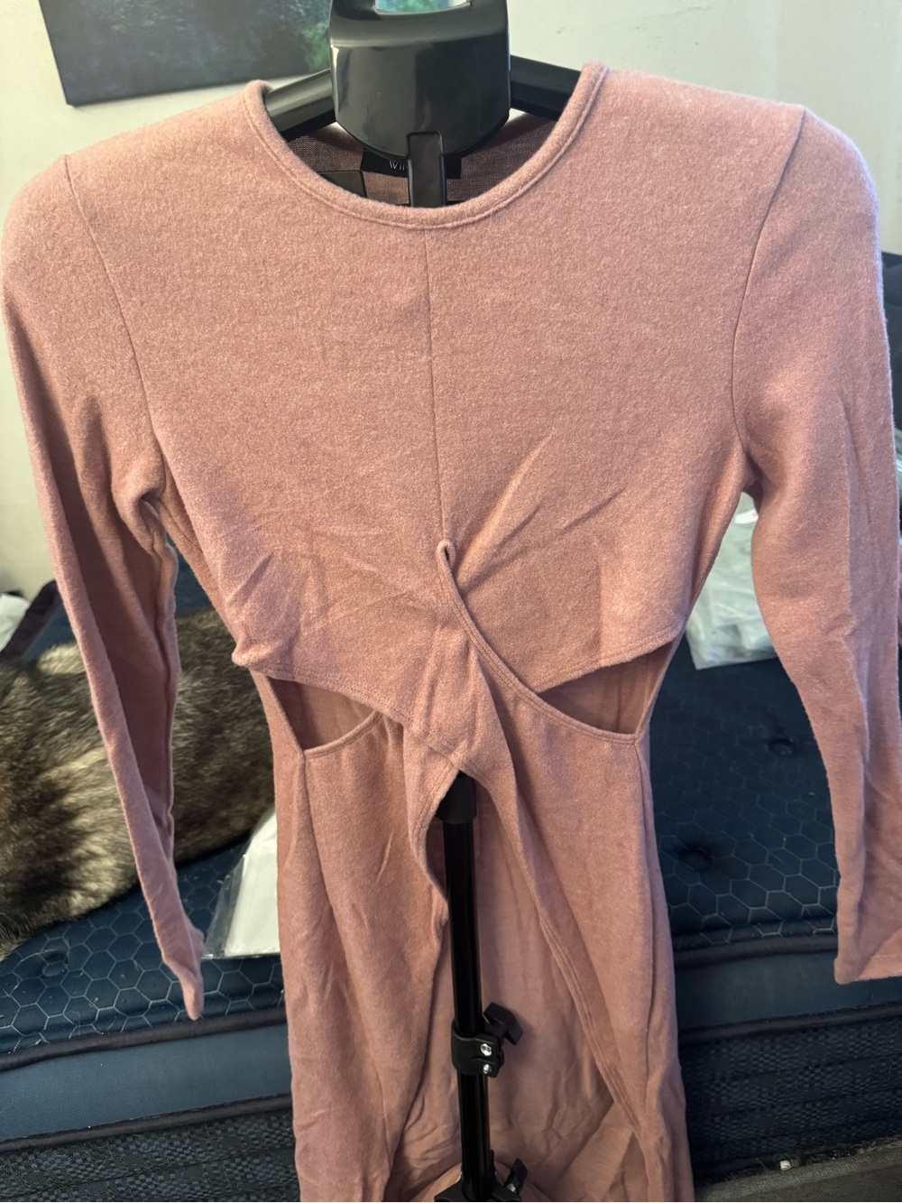 NWOT Long Sleeve Twist-Front Cutout Tunic with Matching Leggings - Dusty Rose